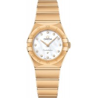 Replica Omega Constellation Manhattan Quartz 25mm Mother of Pearl Dial Diamond Yellow Gold Women‘s Watch 131.50.25.60.55.002