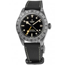 Replica Tudor Black Bay Pro Black Dial Rubber and Men‘s Watch M79470-0003